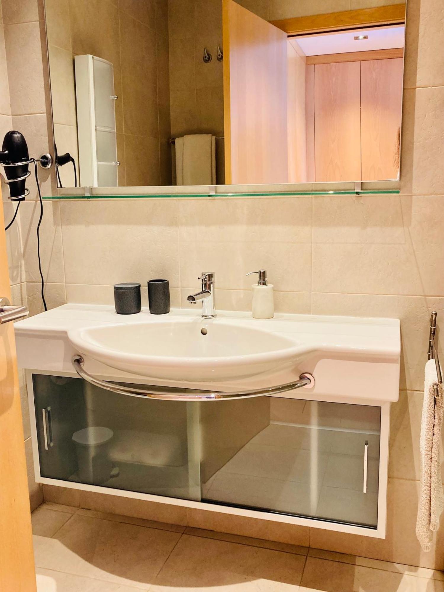 Apartamento Con Vistas Peralada Luaran gambar